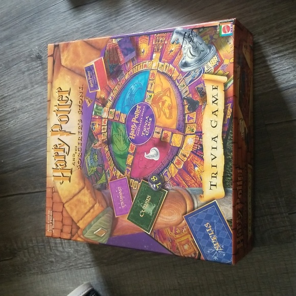 Harry Potter Trivia Board Game - Picture 1 of 11